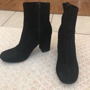 MIA suede high ankle bootie 10